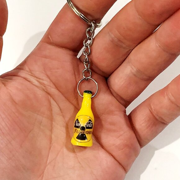Fallout 4 Nuka Cola Fusion Bottle Keychain - 3.5inch Gaming Keychain - Picture 5 of 7